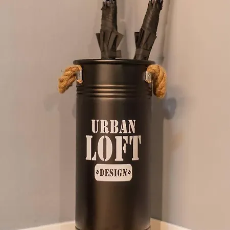 Charme In Mansarda - アパート