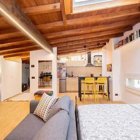 アパート Charme In Mansarda - *