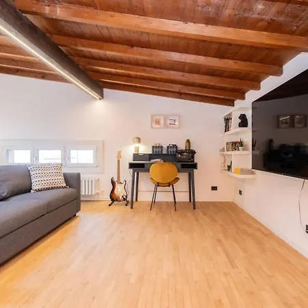 アパート Charme In Mansarda - *