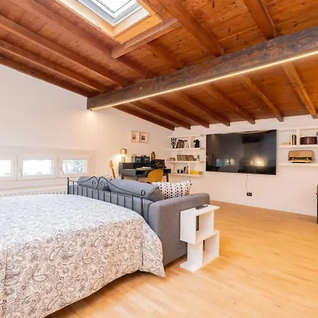 Charme In Mansarda -